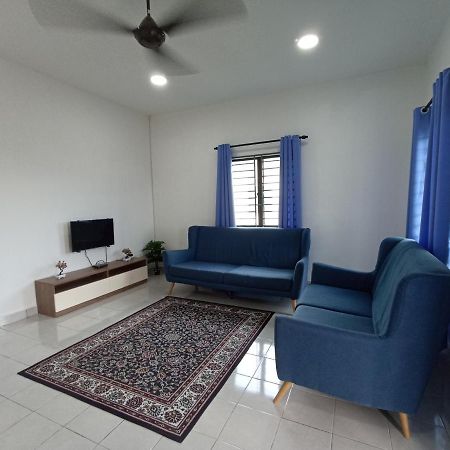 Aisya Homestay Bajet Karak Setia Exterior photo