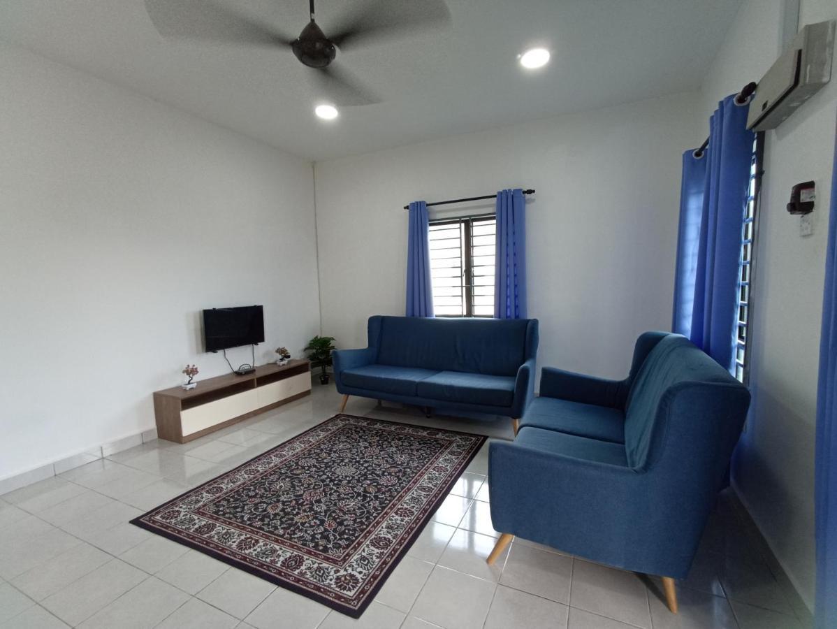 Aisya Homestay Bajet Karak Setia Exterior photo